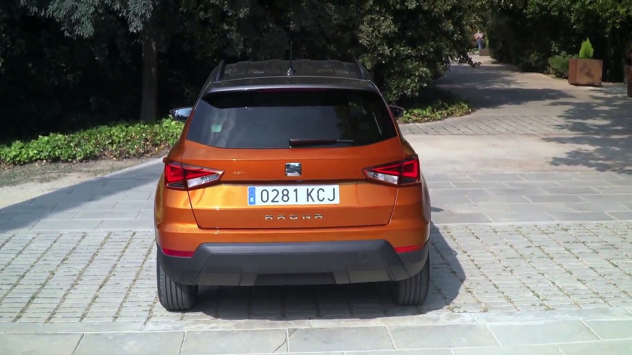 Seat Arona in Eclipse Orange Exterior Design