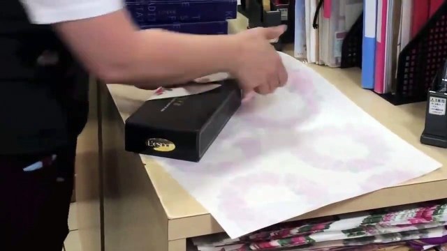 Technique incroyable pour emballer vos cadeaux de Noel... Quelle rapidité