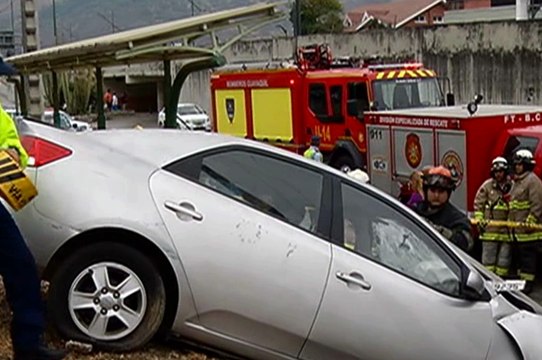 Trágico accidente le arrebata la vida a joven universitaria: se impactó contra alumbrado eléctrico
