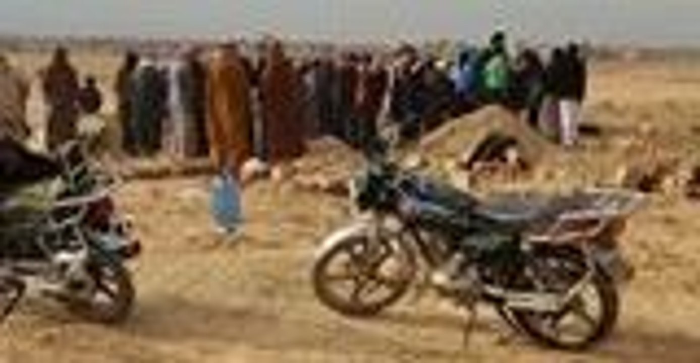 Mass Burial for Dozens of Victims of Airstrike Near Deir Ezzor