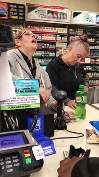 Deux caissières en plein trip d'opioïde (Indianapolis)