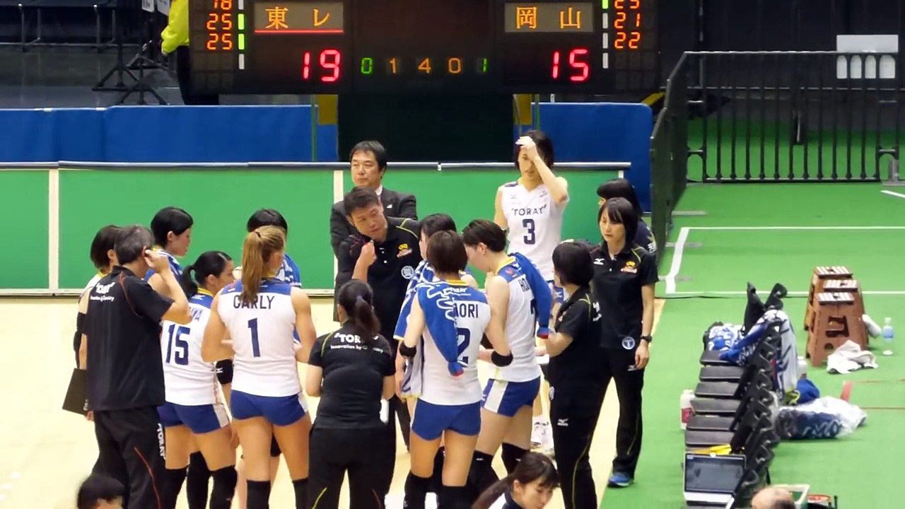 皇后杯・最後はサオリの渾身のスパイク！試合後,サオリが妹,ミサトに真剣マンツーマン,アドバイス！こんな姿,初めて見た！勝敗を決めたサオリの抜群サーブレシーブ！準々決勝戦vs岡山