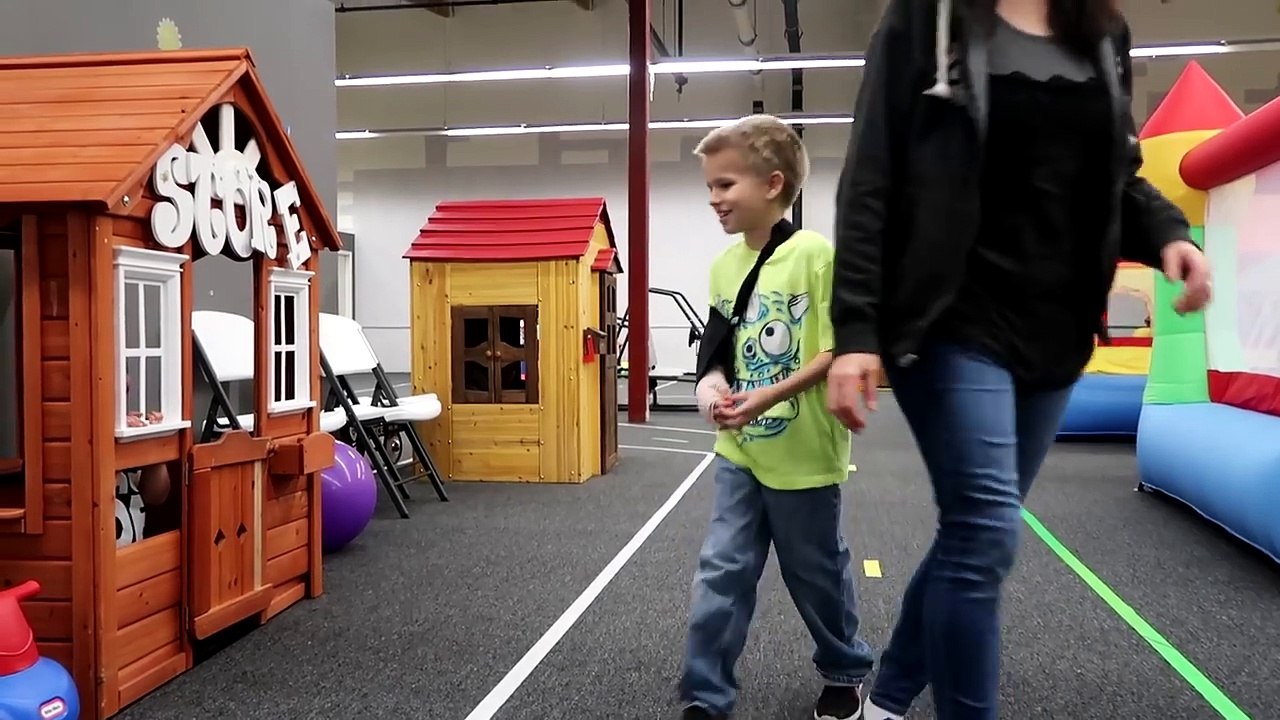 SARDINES In A TINY TOWN With SHOT OF THE YEAGERS / That YouTub3 Family