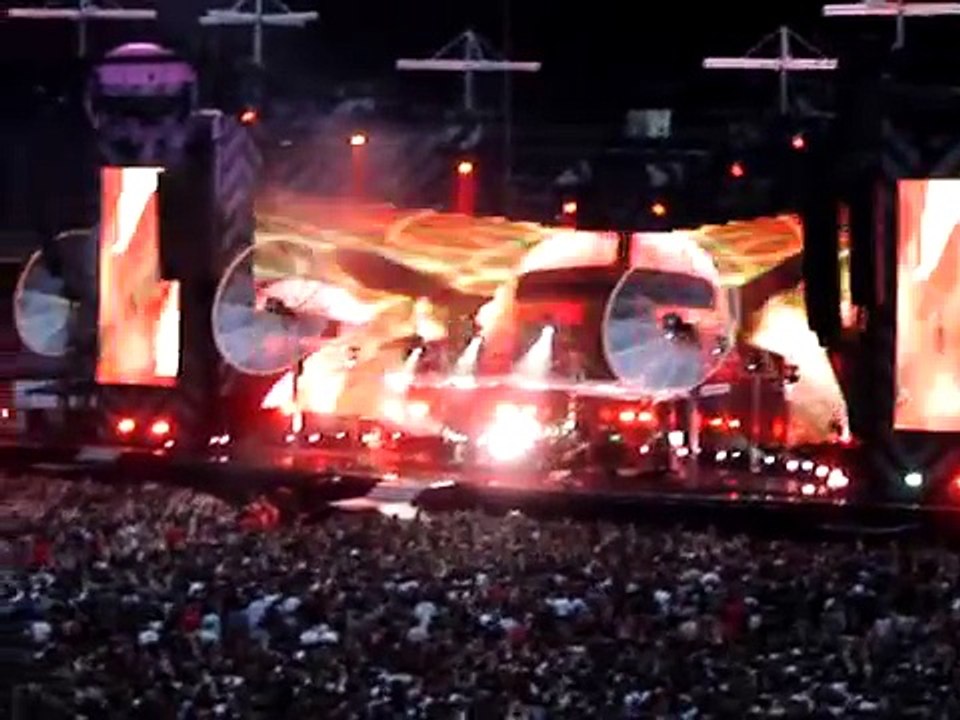 Muse - Supermassive Black Hole, Parc des Princes, Paris, France  6/23/2007
