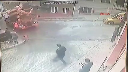 Beton Mikserinin Yatak Odasına Girmesi Saniye Saniye Kameralara Yansıdı