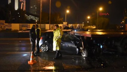 Tır'a Arkadan Çarpan Otomobilin Sürücüsü Yaralandı