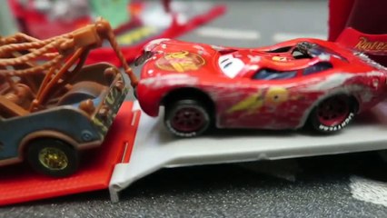 Cars 3 Lightning Mcqueen CRASH SCENE BODY REPAIR next gen piston cup racers ruseze in movi