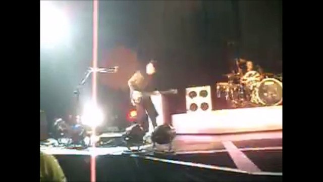 Muse - Supermassive Black Hole, Houston Reliant Arena, 04/14/2007