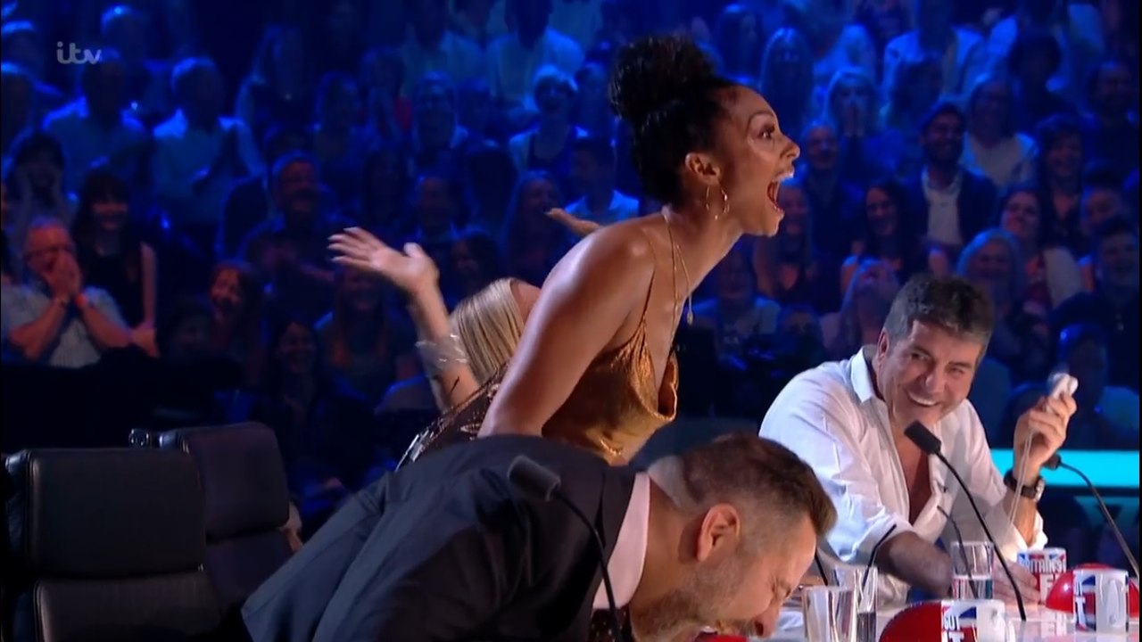 Best Comedian Ever Judges Can't Stop Laughing