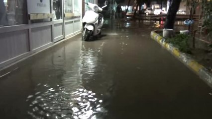 Ayvalık Yağmura Teslim Oldu, Çok Sayıda Ev ve Eski Otogar Sular Altında Kaldı