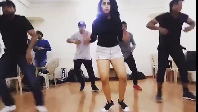 Swag Se Swagat Song Dance By Neha Bhasin _ Tiger Zinda hai _ Salman Khan _ Katrina Kaif