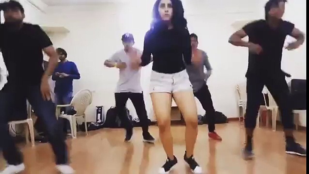 Swag Se Swagat Song Dance By Neha Bhasin _ Tiger Zinda hai _ Salman Khan _ Katrina Kaif