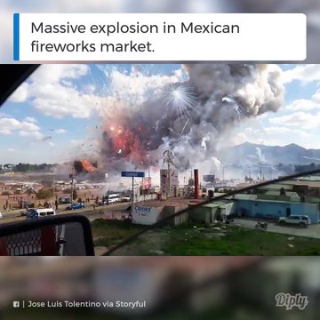 Quand une usine de feux d'artifice du mexique prend feu et explose