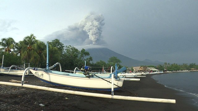Bali sous les fumées du volcan Agung