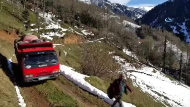 Karda Mahsur Kalan Yaylacılar Kurtarıldı