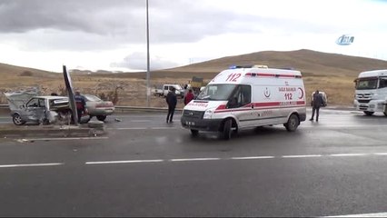 Niğde'de İki Otomobil Çarpıştı: 1'i Ağır 3 Yaralı