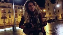 Paris Jackson joue du ukulélé dans les rues de Rennes - Regardez