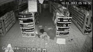 *LOL* Burglar breaks through ceiling in beverage market (Bavaria/Germany)