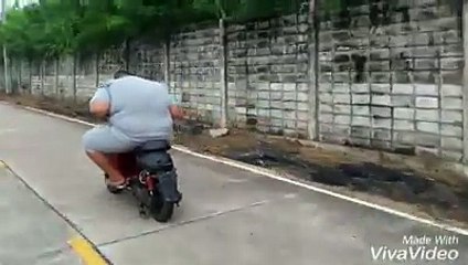 INSIDER THAILAND-A fat man drag motor