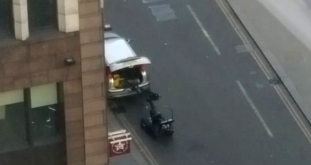 Londra'da Bombalı Araç Paniği