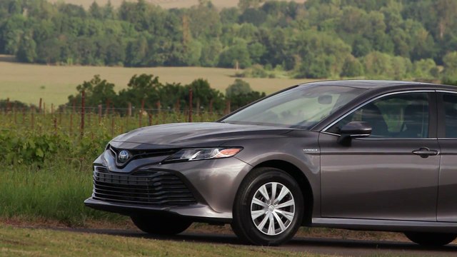 2018 Toyota Camry LE Hybrid Exterior Design