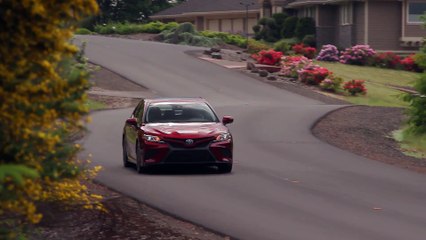 2018 Toyota Camry SE Driving Video