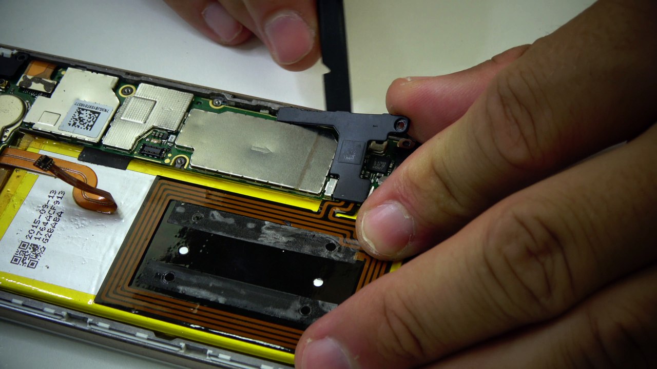 Como cambiar batería Huawei P8 lite