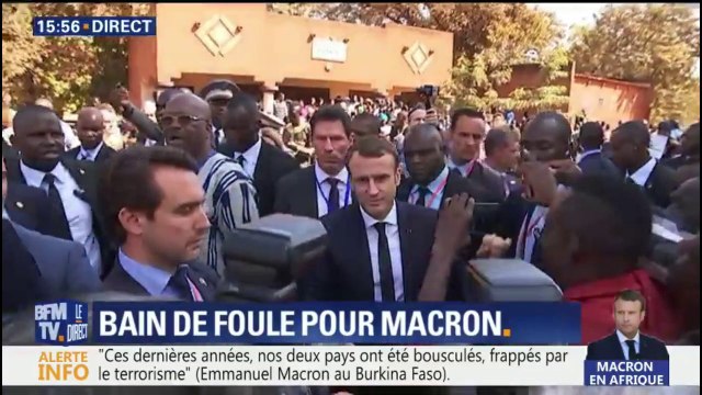 Burkina Faso: Macron s'offre un bain de foule après sa rencontre avec les étudiants