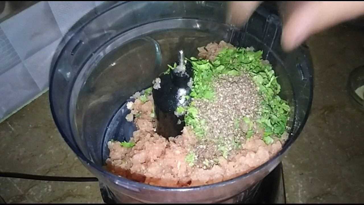 SPAGHETTI WITH MEATBALLS | RECIPE IN URDU/HINDI | QUICK AND EASY | HOW TO MAKE SPAGHETTI MEATBALLS