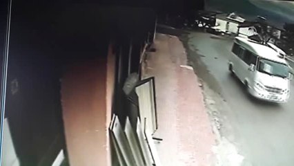 Trafik Kazası Güvenlik Kamerasına Yansıdı