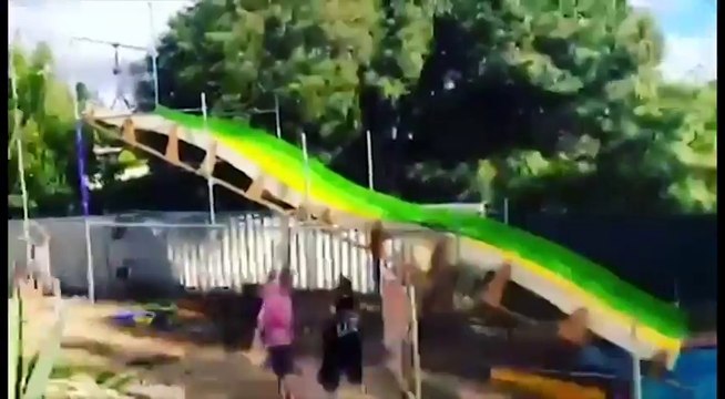 Ce gars s'est construit un toboggan géant dans son jardin