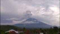 Thousands of tourists stranded as Bali volcano erupts