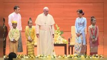 Papa Francis'ten Myanmar'da barış çağrısı