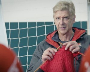 Wenger teaches Arsenal stars how to knit