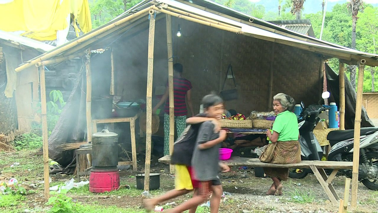 Bali/volcan: les centres d'hébergement se remplissent