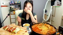 통통한 계란말이랑 햄 잔뜩넣은 부대찌개에 라면사리 먹방 mukbang 볼빨간효닝 20170528