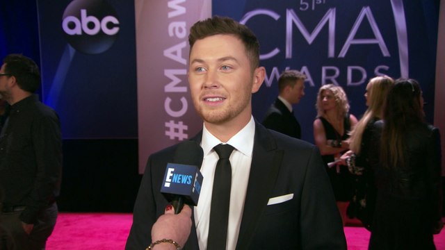 Scotty McCreery Introduces His Fiancee at 2017 CMA Awards