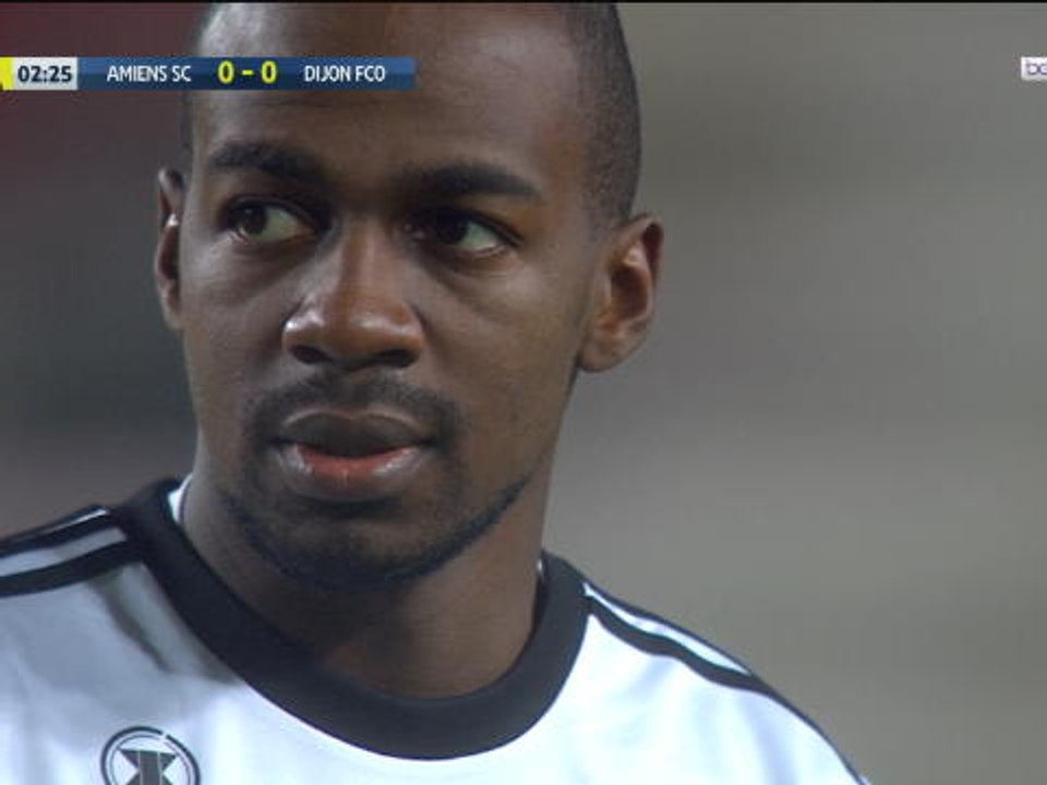 Ligue 1 - Former Chelsea player Gael Kakuta giv...