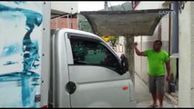 Ponto de ônibus em frente a garagem vira problema em Vitória