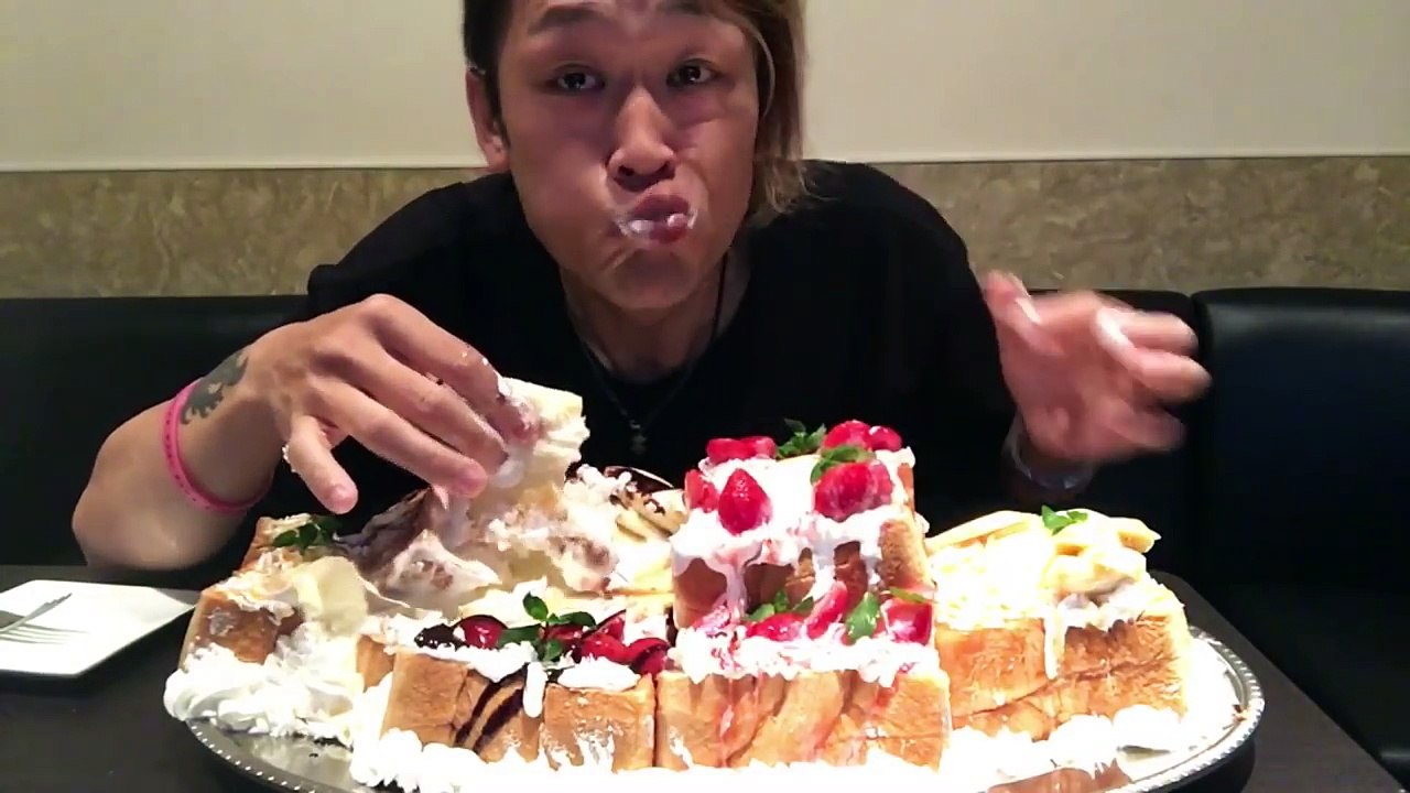 【⚠️閲注、早食い】【大食い】デカ盛りハニートーストチャレンジ‼️【MAX鈴木】【マックス鈴木】