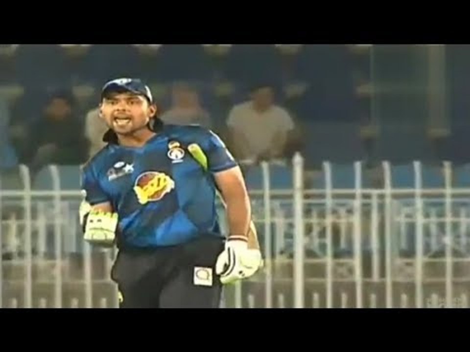 Fight between Zafar Gohar and Khurram Manzoor