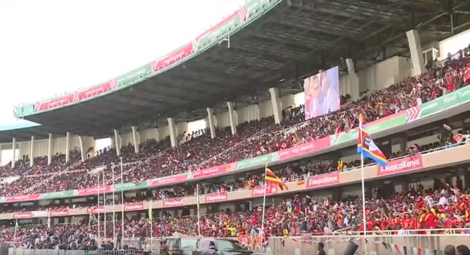 Supporters Cheer at Nairobi Stadium as Kenyatta Sworn in for Second Term