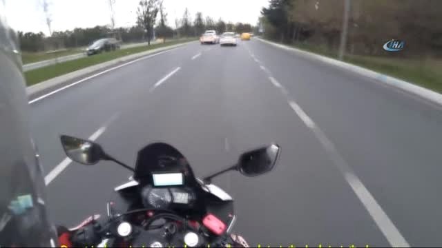 Makas Atan Sürücüye Bıçak Çekti, Yumruk ve Tekmeler Havada Uçuştu