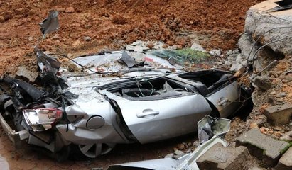 Kahramanmaraş'ta istinat duvarı çöktü, otomobiller altında kaldı