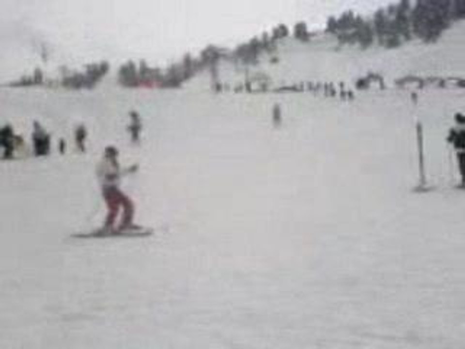 Cong descend une piste.