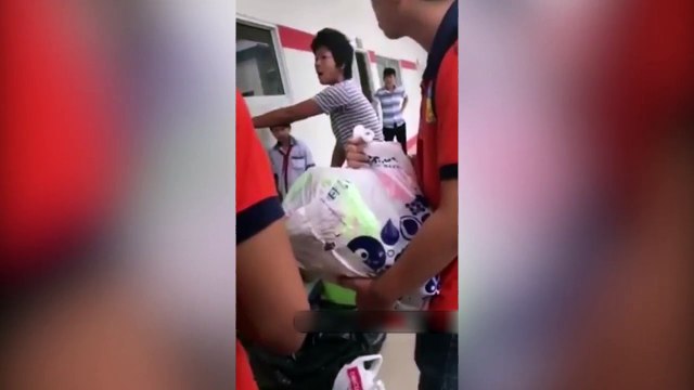 Sinh viên của trường Hutech vu oan cho cậu bé con của cô lao công