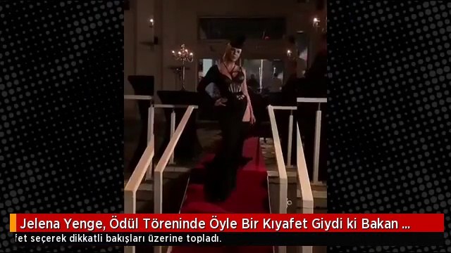 Jelena Yenge, Ödül Töreninde Öyle Bir Kıyafet Giydi ki Bakan Bir Daha Baktı