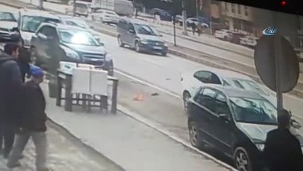 Yayalar Ezilmekten Son Anda Kurtuldu