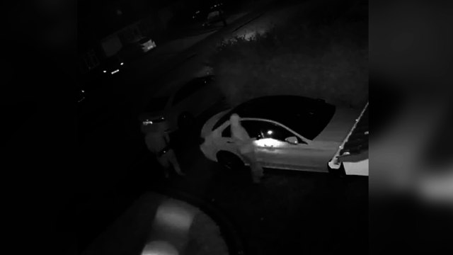 Roban este Mercedes en menos de un minuto de forma increíble