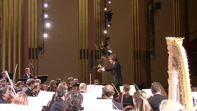 Une spectatrice endormie pousse un gros cri en se réveillant pendant un concert de musique classique